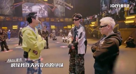 拿下代言网友：好歹毒的商战！OG真人黄子韬靠“黑眼圈”(图18)